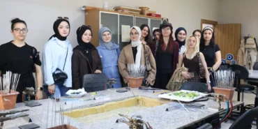 kocaelide-universiteliler-beyaz-kalplerde-ders-isledi-uUDfDID3.webp