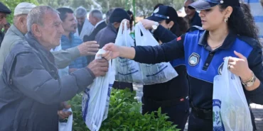manisada-ureticilere-34-bin-sebze-fidesi-dagitildi-1JWlpLEF.webp