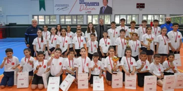 osmangazi-belediyespordan-badmintonda-tarihi-basari-YtLh6swW.webp