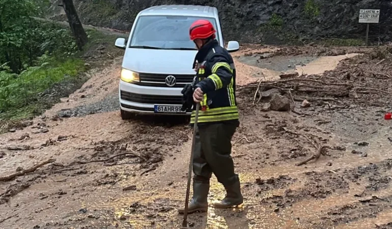 trabzon-araklida-sel-magdurlarina-itfaiye-yardimi-6b6bpujF.webp