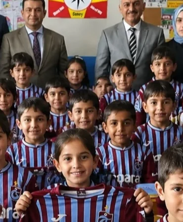 trabzonspor-sevgisi-patnoslu-ogrencilere-forma-hediyesi-getirdi-Jb9eVZzP.webp
