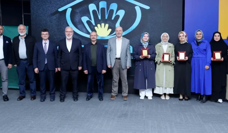 umre-odullu-evlilik-ve-aile-gelisim-akademisi-tamamlandi-YajsiZxT.webp
