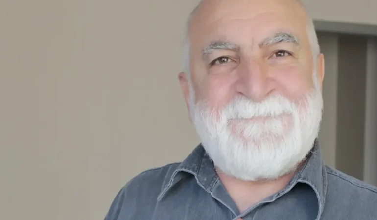 yazar-mustafa-ozkenin-disaridaki-ben-oykusu-100-binlere-ulasti-CQVFNFxy.webp