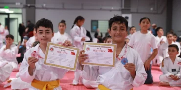 ankara-keciorenin-sporculari-karate-kusak-sinavinda-ter-doktu-m7mQCDub.webp
