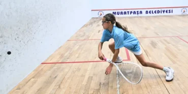 antalya-muratpasada-squash-sporculari-turnuvada-bulustu-vPtE6dsN.webp