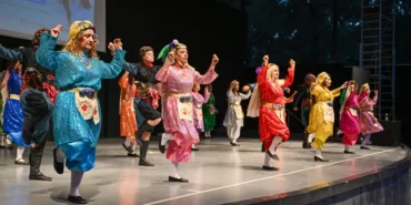bornovada-dansin-renkleri-buyuledi-tMtpG4t5.webp