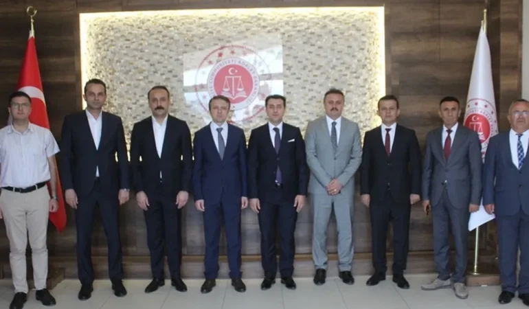 bursada-gorev-yeri-degisen-bassavci-ve-savcilara-veda-rl6BCcuY.webp