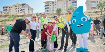 denizlide-zeytin-fidanlari-toprakla-bulustu-RC6KeXrg.webp