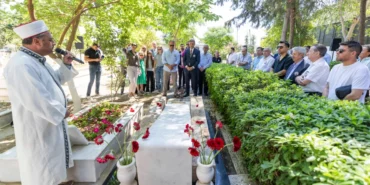 izmirde-merhum-baskan-piristinaya-22-yil-sonra-ayni-saygi-ve-ozlem-4hO56lH5.webp