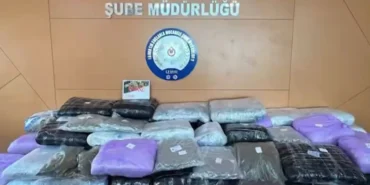 izmirde-uyusturucu-operasyonu-371-kilogram-skunk-ve-esrar-ele-gecirildi-aiFzZ2bs.webp