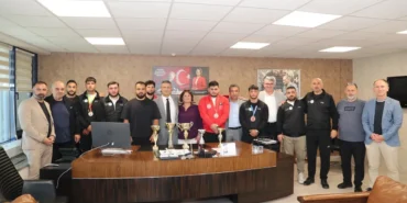 kocaelide-izmit-belediyesporlu-gurescilerden-cifte-basari-3H9MW991.webp