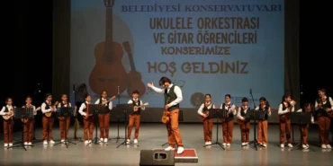 kocaelide-konservatuvar-ogrencileri-hem-caldi-hem-oynadi-hU3yqvhl.webp