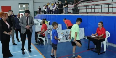 kutahyada-baskan-kahveciden-spor-ortaokulu-ve-lisesine-ziyaret-4RsQOSdn.webp