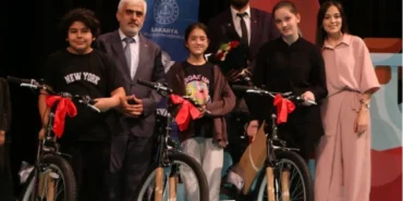 sakaryada-bilim-cocuklari-odullerine-kavustu-BZ2gBdpO.webp