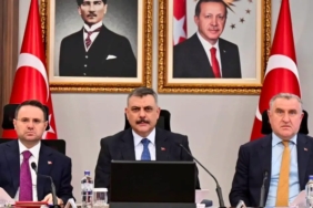 3-bakan-futbolu-masaya-yatirdi-smn1eJI9.jpg