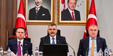 3-bakan-futbolu-masaya-yatirdi-smn1eJI9.jpg
