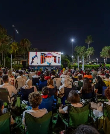 acik-hava-sinema-keyfi-gunumuze-tasindi-cLzBfXU6.jpg