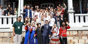 altin-karagoz-ekiplerinden-baskan-vekili-bibaya-ziyaret-hRbClcgu.webp
