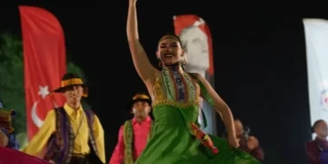 denizlide-uluslararasi-halk-danslari-festivali-coskusu-BIJun449.webp