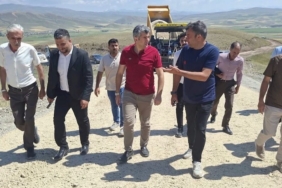 diyadin-kaymakami-korkusuzdan-koy-yollarina-yakin-mercek-dRZPMUAz.jpg