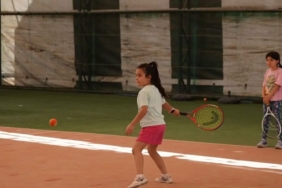 diyarbakirda-tenis-kortlarina-yogun-ilgi-ONEAWLle.jpg
