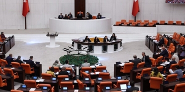 en-dusuk-emekli-ayligi-duzenlemesi-gorusuluyor-ilk-7-madde-kabul-edildi-Fve5gyHx.jpg