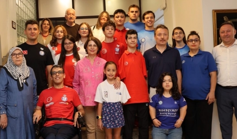 eskisehirin-baskan-unluce-sampiyon-sporculari-agirladi-mYY8HTtU.jpg