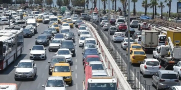 izmirde-trafik-artiyor-xvPsFkud.webp