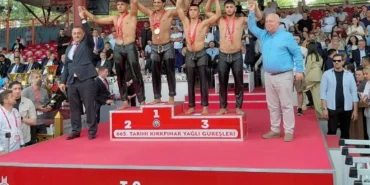 izmitli-pehlivanlardan-kirkpinarda-gururlandiran-basari-dYLWKddF.webp