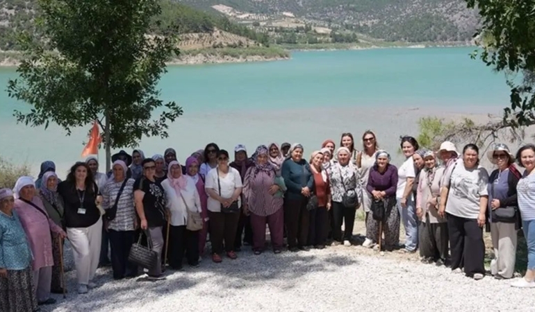 kadinlar-kentin-degerleriyle-bulusuyor-KBgCHH5G.jpg
