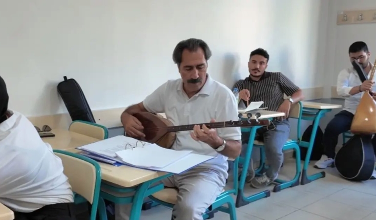 kaymek-siir-atolyesi-gelenegi-surduruyor-SXjuGzLl.jpg