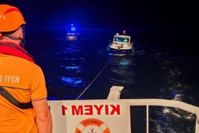 kilitbahir-aciklarinda-suruklenen-tekne-kurtarildi-NR6gL5dE.jpg