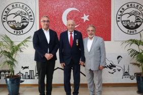 kktc-oksuzoglundan-baskan-yalcina-ziyaret-hvWRklH3.jpg