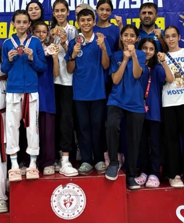 kocaelinin-gururu-kagitspor-kursulerden-inmiyor-nQhSzRXi.jpg