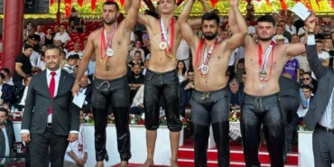 kocaelinin-pehlivani-seckin-duman-kirkpinarda-tarih-yazdi-kllMpnFm.webp