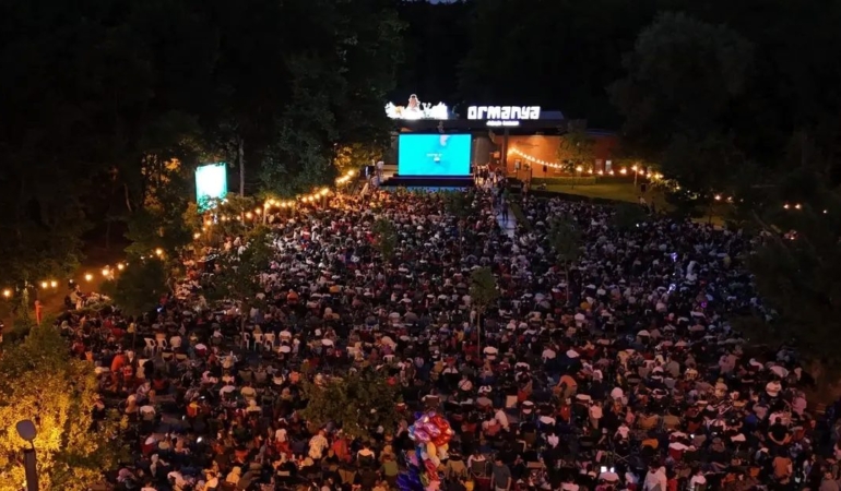 orman-icinde-sinema-keyfi-znh1HCSI.jpg