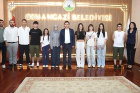 osmangazide-ucretsiz-lgs-kurslarinin-basarili-ogrencileri-baskan-aydinla-bulustu-2Ifeya5q.jpg