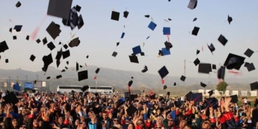 universite-mezunlarinda-istihdam-geriledi-en-yuksek-oran-tip-mezunlarinda-en-yuksek-kazanc-pilotajda-gnQlDMMf.jpg