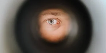 uzmanindan-paranoya-uyarisi-temel-belirti-hezeyandir-kisi-inancindan-vazgecmez-SNZndTCj.webp