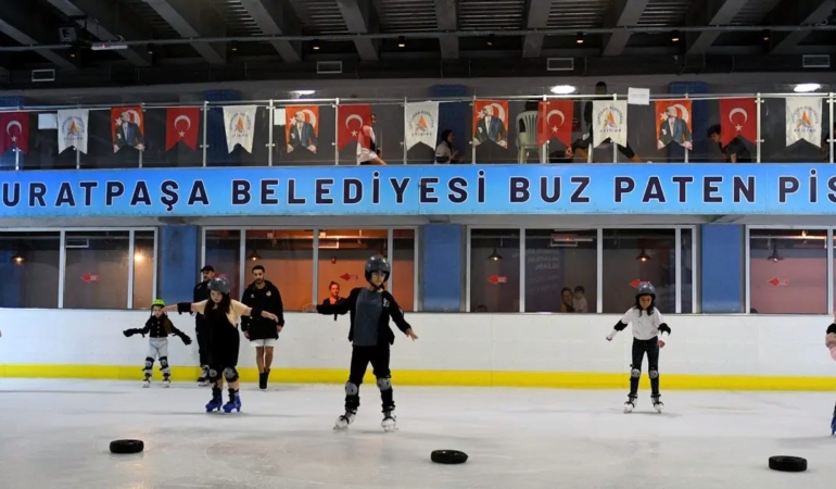 yaz-aylarinda-serinleten-adresi-dagyakasi-buz-pisti-ce2NUZ6V.jpg