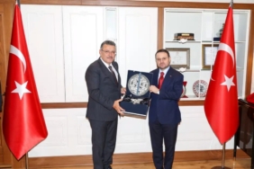 adalet-bakani-gurlekten-trabzon-buyuksehire-ziyaret-CAcSSI6Z.jpg