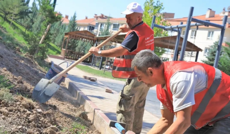 ankara-keciorendeki-parklarda-kapsamli-calisma-devam-ediyor-BbgC9aVa.jpg