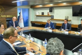 bakan-ersoy-hizmet-ihracatinda-yeni-hedefleri-degerlendirdi-5qrXeQbH.jpg