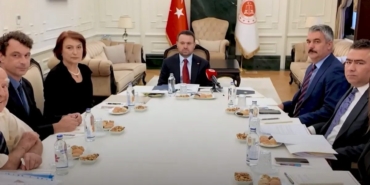 bakan-gurlek-mumcu-ailesiyle-gorustu-7zg7Vmvx.jpg