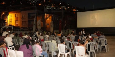 bursa-osmangazide-yaz-aksamlari-sinema-keyfiyle-renklendi-18V8kngC.jpg
