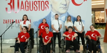 bursa-osmangazide-zafer-turkulerle-kutlandi-cB7q7TuU.jpg