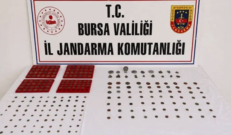bursada-tarihi-eser-operasyonu-273-sikke-ve-18-obje-ele-gecirildi-p3B2BeK8.jpg