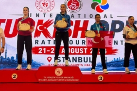 bursali-karateci-naz-kayadereden-altin-madalya-BPdZT2Rv.jpg