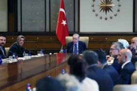 cumhurbaskani-erdogan-sehit-yakinlari-ve-gazileri-agirladi-SxSyF19J.jpg