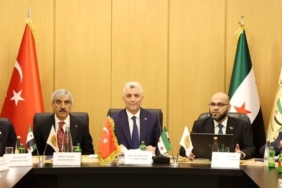devrim-sonrasi-halepi-ziyaret-eden-ilk-yabanci-bakan-oldu-Sf5bjRcH.jpg
